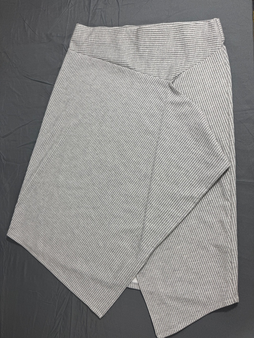 Calvin Klein Gray
Drape
Asymmetrical Office Skit Size S NWT